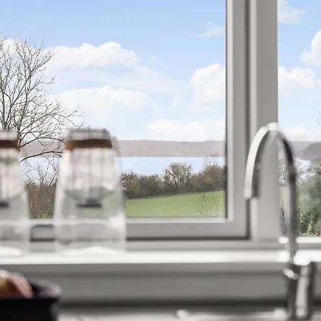 3 Bedroom Stunning In *