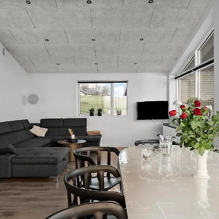 3 Bedroom Stunning In Holiday home Aabenraa